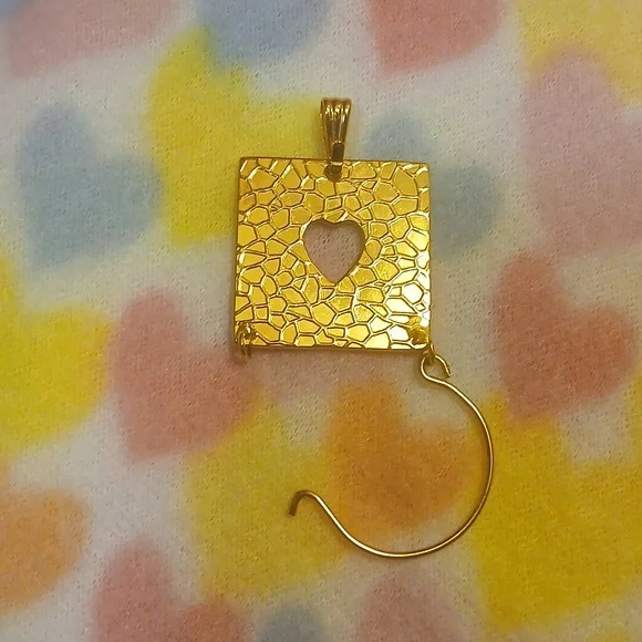 Beautiful Golden Heart Charm Holder - Picture 6 of 11